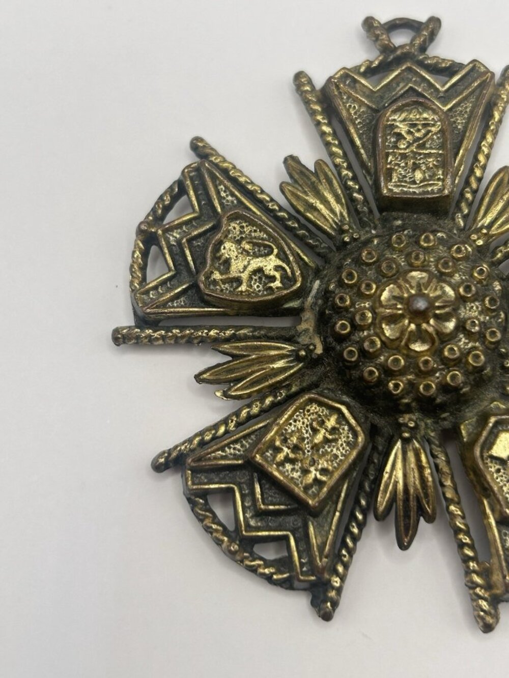 Vintage Heraldic Lion Maltese Cross Pendant 1960s 1970s Jewelry Religious Gift - Picture 2 of 11